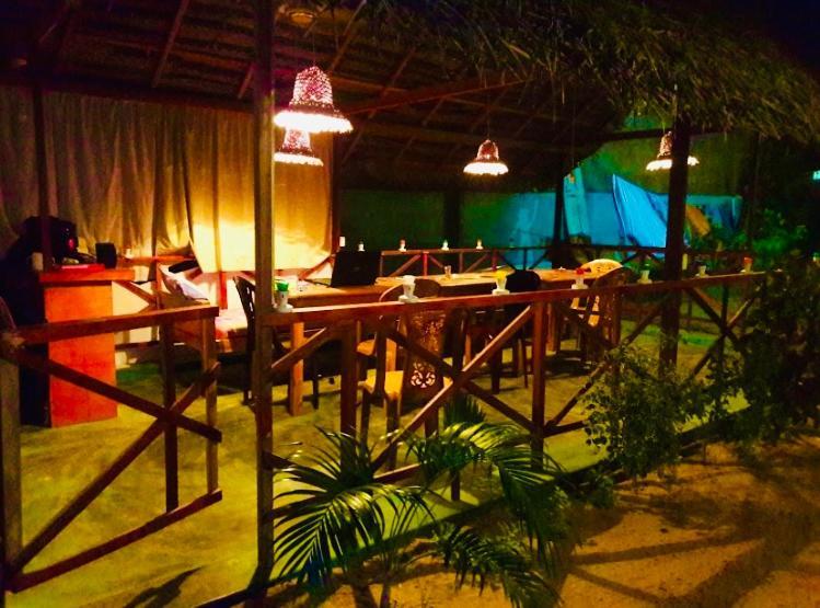 Marina Way Hotel Arugam Bay Buitenkant foto